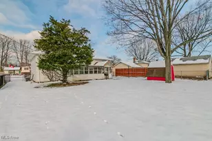 36548 Lakehurst Dr, Eastlake, OH 44095 - Photo 33