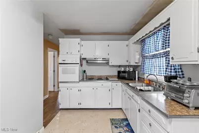 560 W 44th Street, Shadyside, OH 43947 - Photo 13