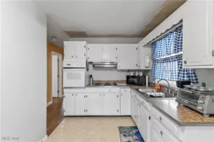 560 W 44th St, Shadyside, OH 43947 - Photo 13