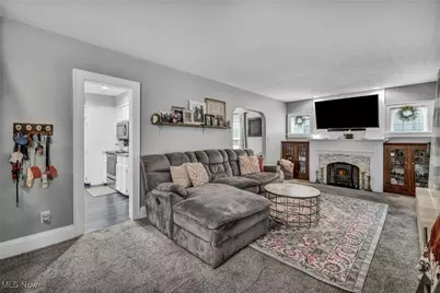 308 E Baird Avenue, Barberton, OH 44203 - Photo 9