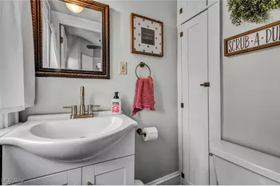 308 E Baird Avenue, Barberton, OH 44203 - Photo 17