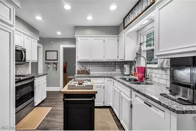 308 E Baird Avenue, Barberton, OH 44203 - Photo 13