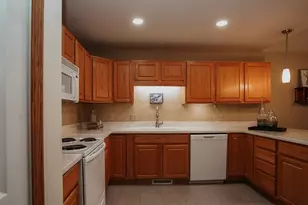 5681 Jason Oval, Medina, OH 44256 - Photo 9