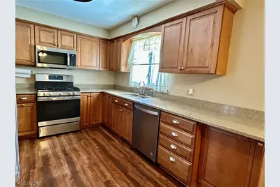 172 Lake Shore Drive, Struthers, OH 44471 - Photo 5