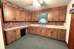 2023 Commerce St, Wellsburg, WV 26070 - Photo 9