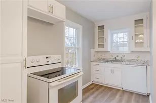 571 E 260th St, Euclid, OH 44132 - Photo 9