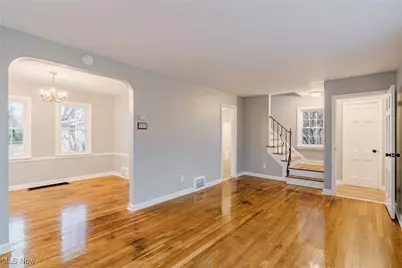 571 E 260th Street, Euclid, OH 44132 - Photo 5