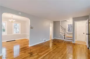 571 E 260th St, Euclid, OH 44132 - Photo 5