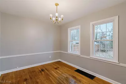 571 E 260th Street, Euclid, OH 44132 - Photo 7