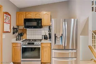 718 Hartford Dr, Elyria, OH 44035 - Photo 9