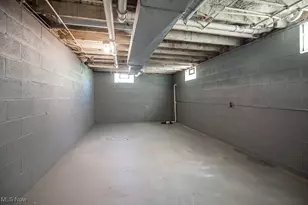 1063 Packard Dr, Akron, OH 44320 - Photo 33