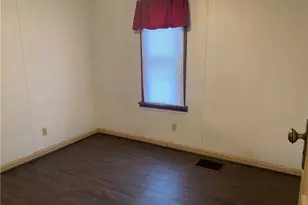 103 Wallace St, St Clairsville, OH 43950 - Photo 9