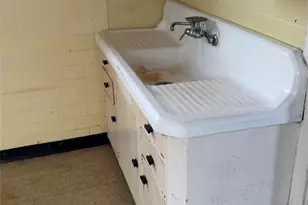 828 E 216th St, Euclid, OH 44119 - Photo 3