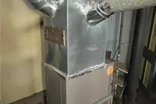 10212 Kinsman Rd, Loveland, OH 44104 - Photo 43