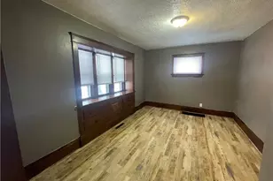 944 Baughman St, Akron, OH 44320 - Photo 5