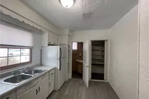 944 Baughman St, Akron, OH 44320 - Photo 7