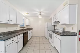 615 Jeanette St, Brunswick Hills, OH 44212 - Photo 9