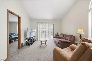 7492 Huntington Dr, Youngstown, OH 44512 - Photo 3