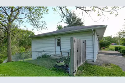 110 Cherry Lane, New Concord, OH 43762 - Photo 5