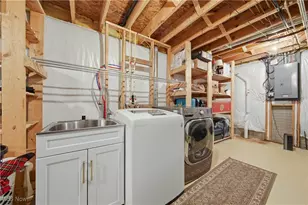 1906 Northgate Cir, Akron, OH 44320 - Photo 33