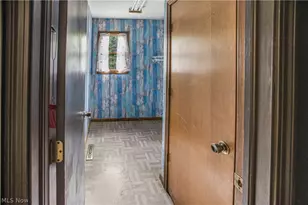 151 Granada Cir, Parkersburg, WV 26104 - Photo 7