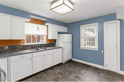 2242 Cordova Avenue, Youngstown, OH 44504 - Photo 9