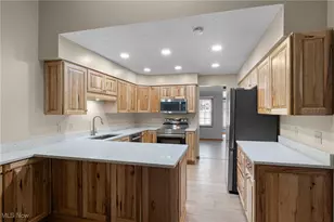 6667 Hidden Lake Trail, Brecksville, OH 44141 - Photo 7