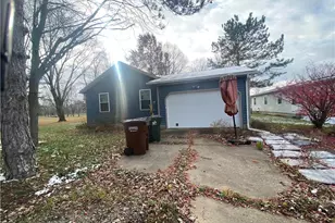 131 Walleye Ct, LaGrange, OH 44050 - Photo 3