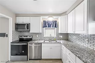 625 Pendley Rd, Willowick, OH 44095 - Photo 9