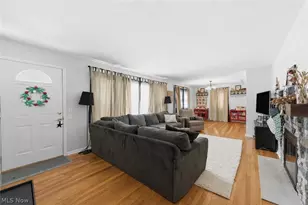 17796 Kenston Lake Dr, Chagrin Falls, OH 44023 - Photo 3