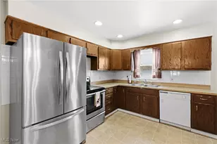 17796 Kenston Lake Dr, Chagrin Falls, OH 44023 - Photo 9