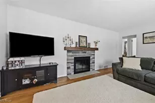 17796 Kenston Lake Dr, Chagrin Falls, OH 44023 - Photo 5