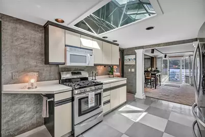 552 Saunders Avenue, Akron, OH 44319 - Photo 17