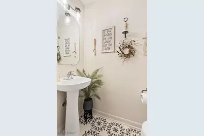 2162 Canterbury Circle, Akron, OH 44319 - Photo 13