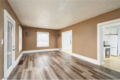 329 Belle Avenue SW, Hartville, OH 44632 - Photo 3