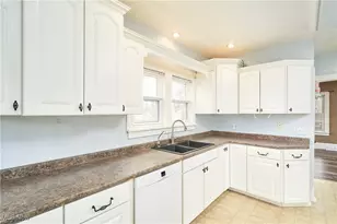 329 Belle Ave SW, Hartville, OH 44632 - Photo 7