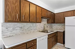 521 Tollis Pkwy, Grandview Heights, OH 44147 - Photo 5