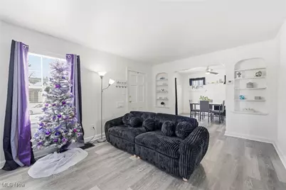 5246 Philip Avenue, Maple Heights, OH 44137 - Photo 9