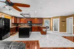 10121 Crows Nest Cove, Aurora, OH 44202 - Photo 5