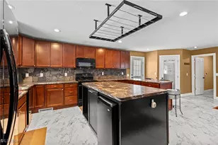 10121 Crows Nest Cove, Aurora, OH 44202 - Photo 11