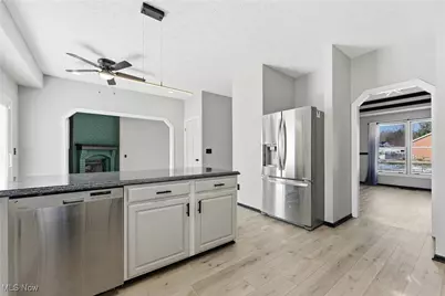 1516 Wisteria Avenue SW, Hartville, OH 44632 - Photo 17