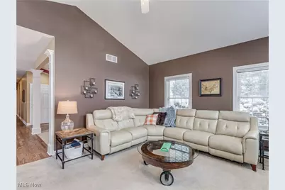 519 Chart Road, Cuyahoga Falls, OH 44223 - Photo 7