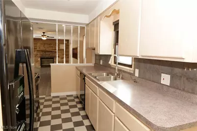 4440 E Lake Road, Sheffield Lake, OH 44054 - Photo 9