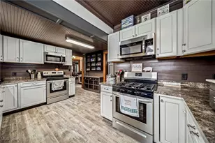 977 W Prospect Rd, Ashtabula, OH 44004 - Photo 17