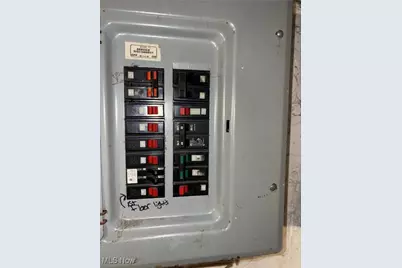 8220 Garfield Boulevard, Garfield Heights, OH 44125 - Photo 7