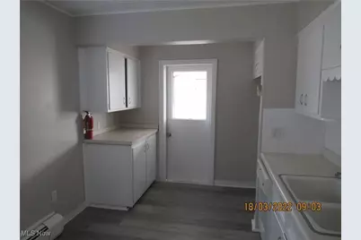 2015 Baxterly Avenue, Oakwood, OH 44107 - Photo 9