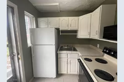 421 Kenwood Drive #G, Euclid, OH 44123 - Photo 5