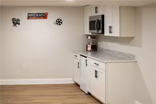 31931 Dickerson Rd, Willowick, OH 44095 - Photo 19