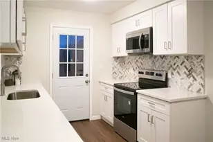 31931 Dickerson Rd, Willowick, OH 44095 - Photo 7