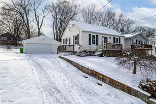 332 Lincoln Ave, Barberton, OH 44203 - Photo 1